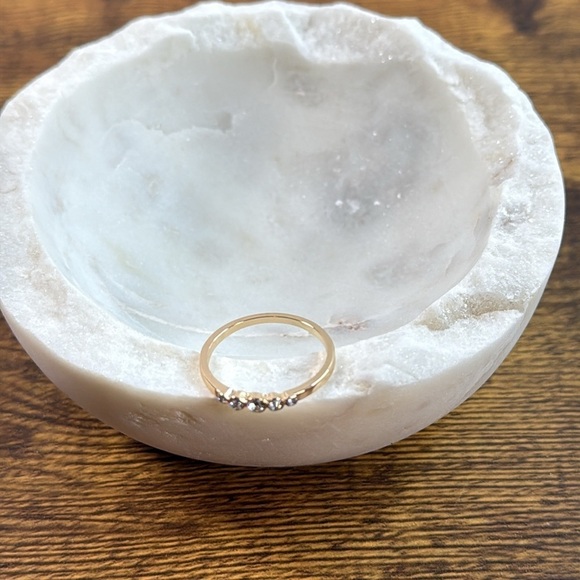 Elegant Gold and Brilliants Women's Ring - Picture 1 of 6